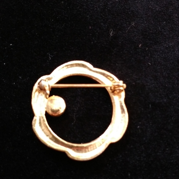 Goldtone Red Rhinestone Open Center Brooch - Picture 2 of 2